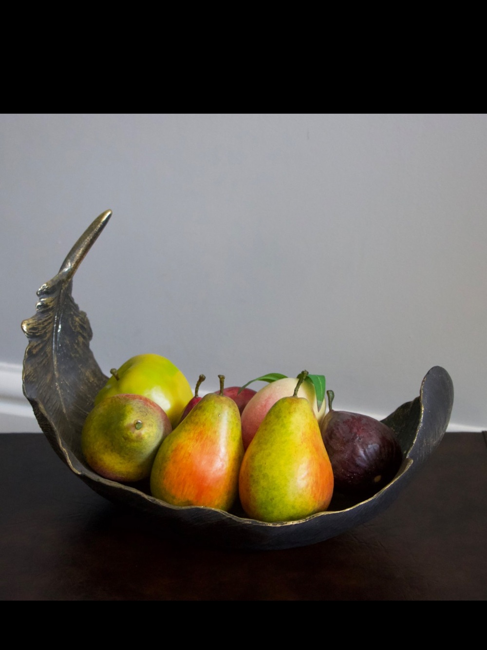 Leaf Fruit Bowl decore and Gold Accents